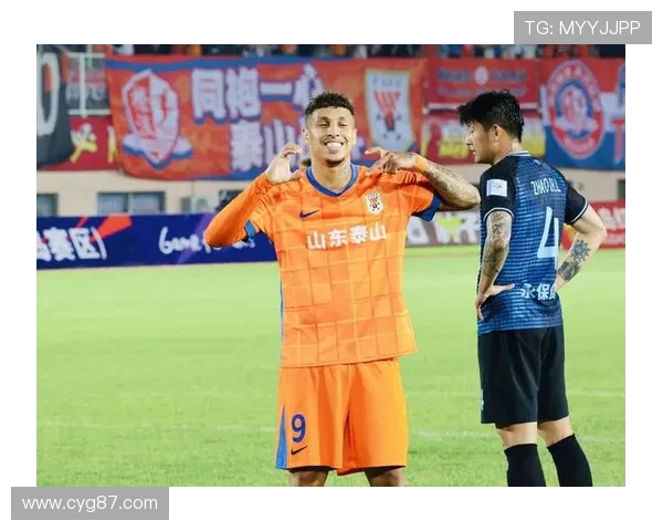 足协杯半场战报:克雷桑破僵陈蒲建功 山东泰山暂时领先青岛红狮2-0 足协杯半场战报:克雷桑破僵陈蒲建功 山东泰山暂时领先青岛红狮2-0